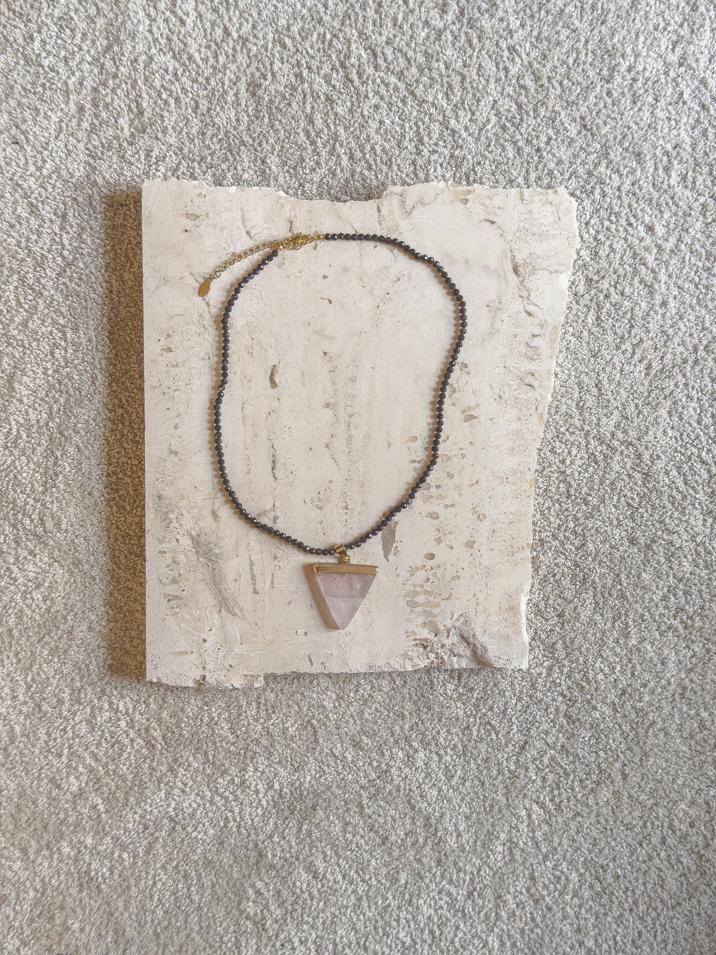 COLLAR QUARTZ TRIANGLE