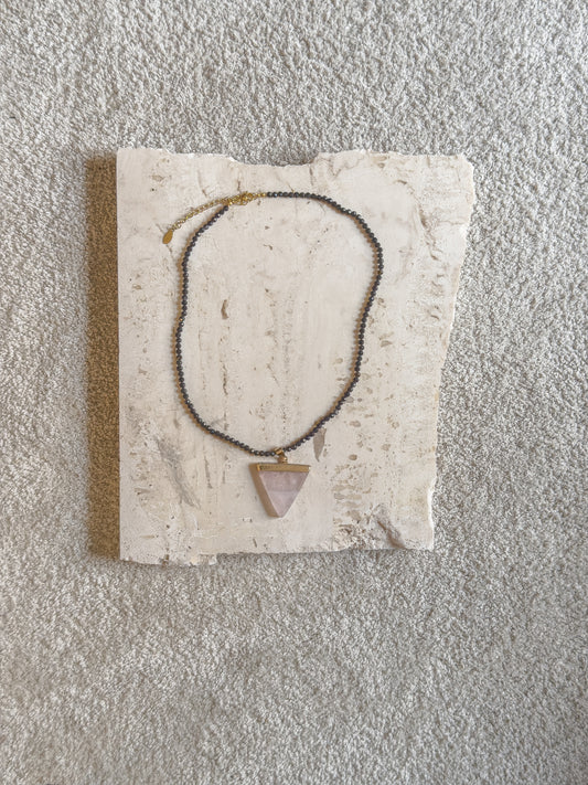 COLLAR QUARTZ TRIANGLE
