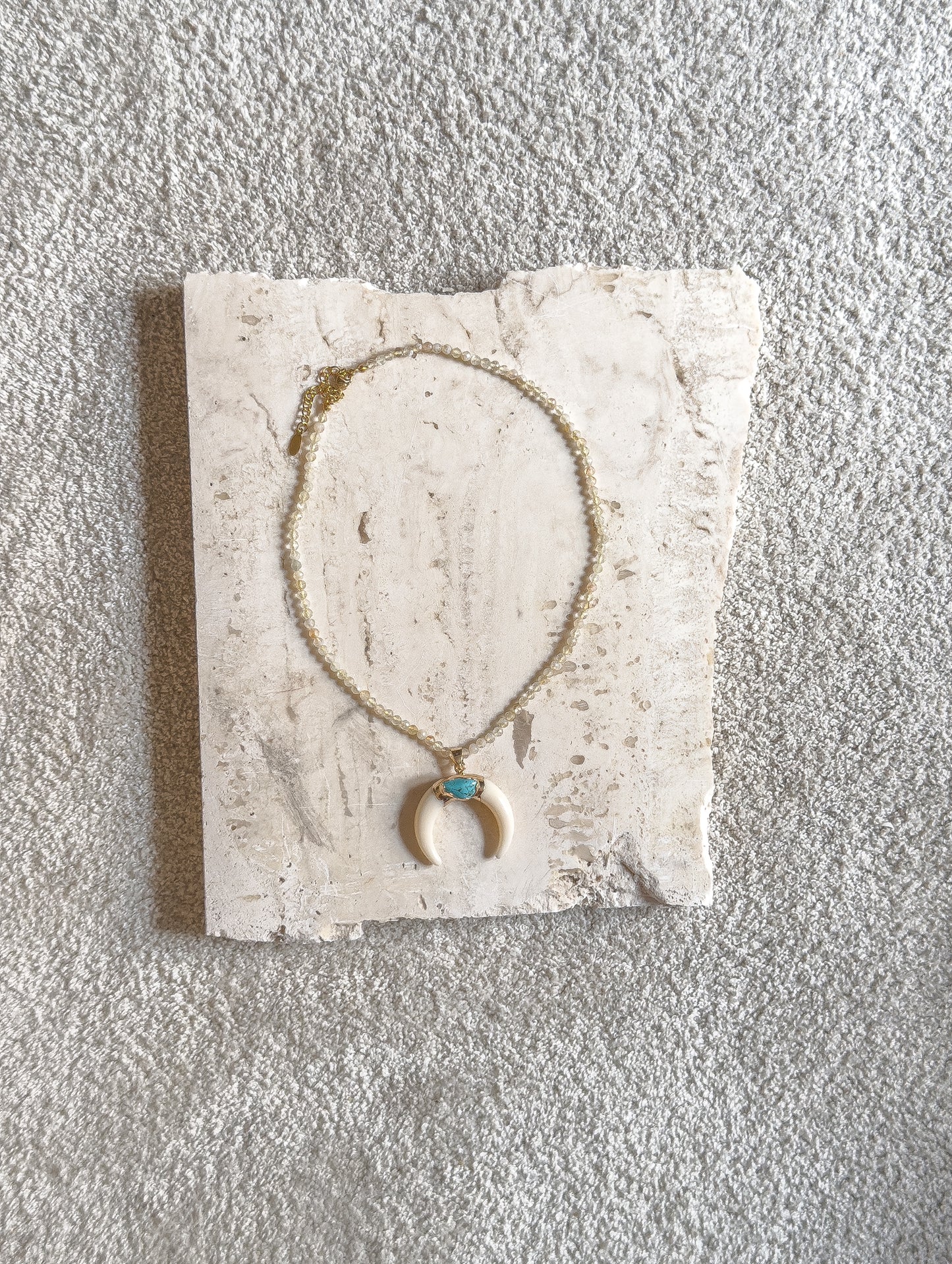 COLLAR TURQUOISE MOON WHITE