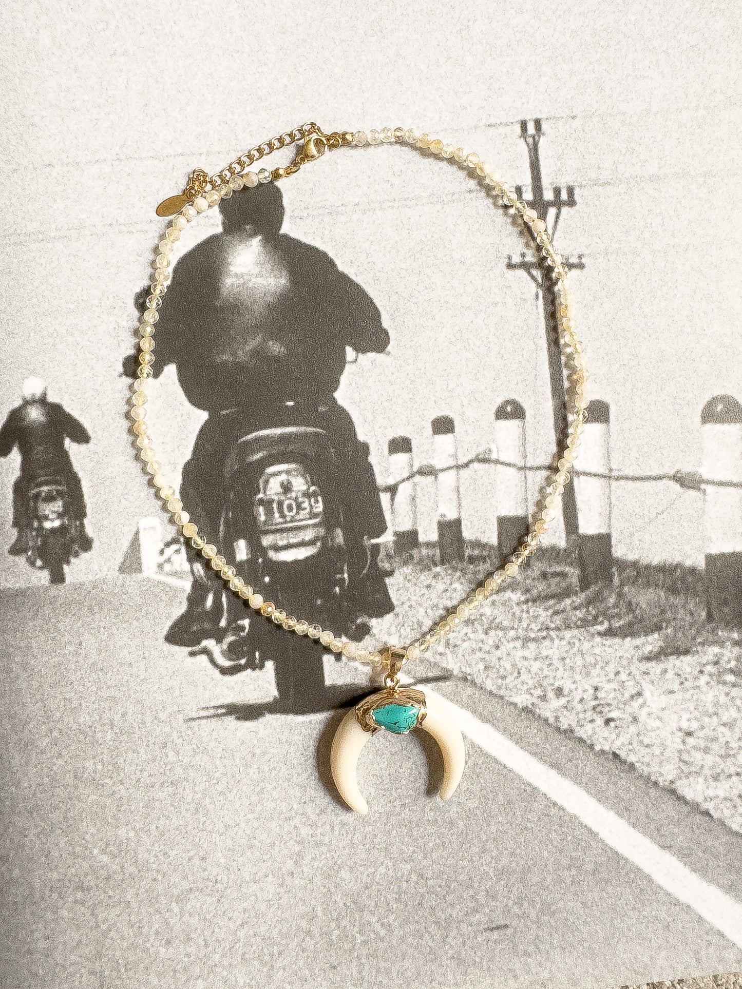 COLLAR TURQUOISE MOON WHITE