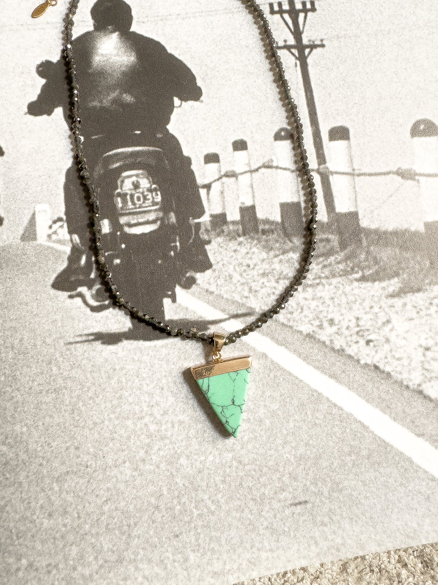 COLLAR TURQUESA  TRIANGLE